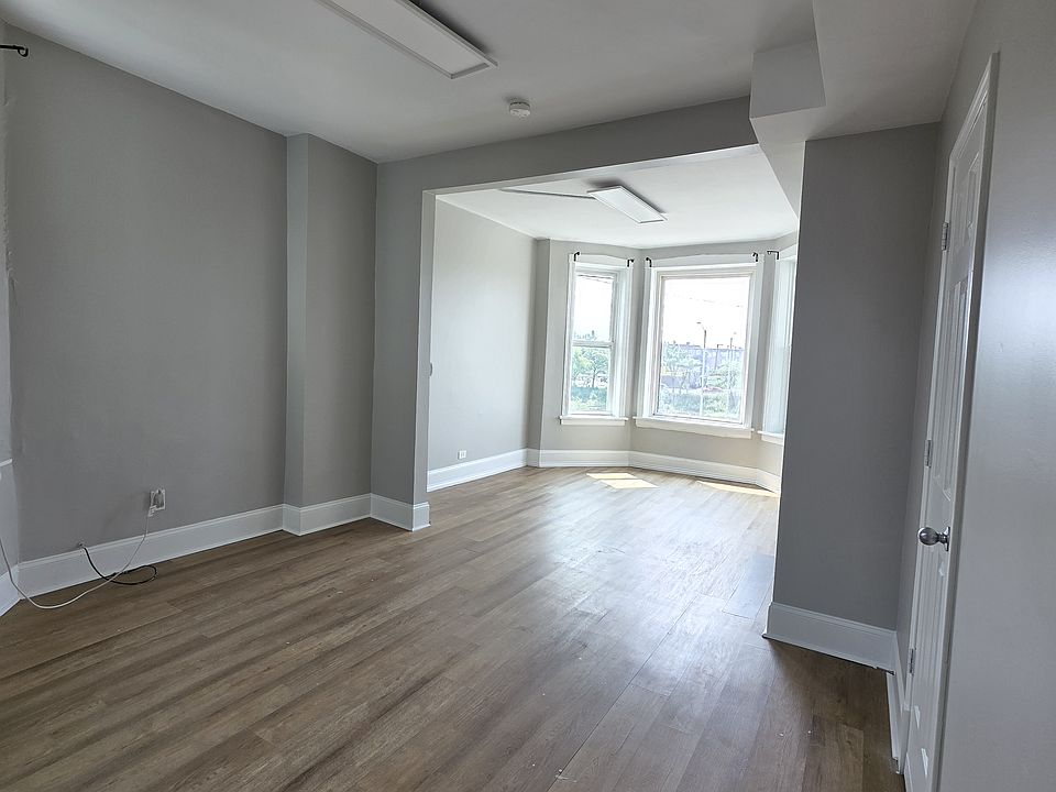 1st image of 3822 W Congress Pkwy #2