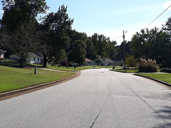5th image of 500 Valley Woods Cir SE