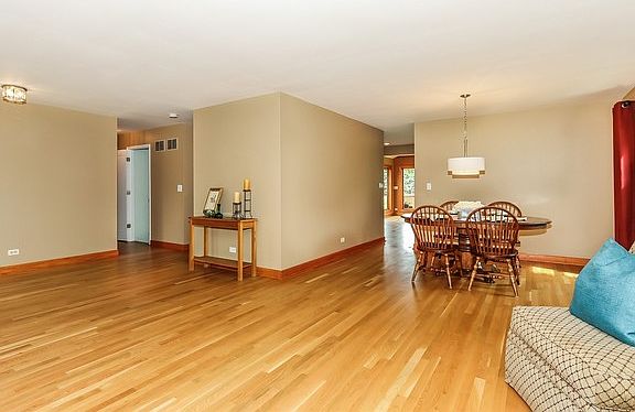 4th image of 1518 W Canterbury Ct