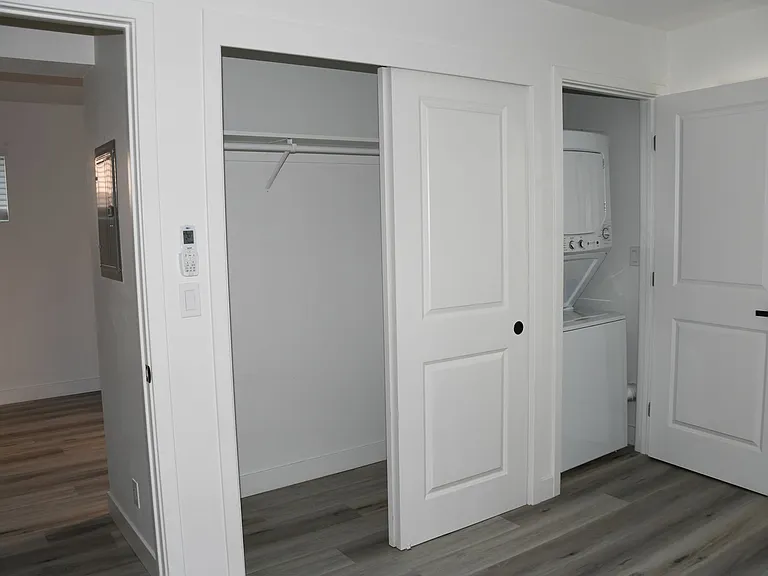 994 Valencia St — Photo 13