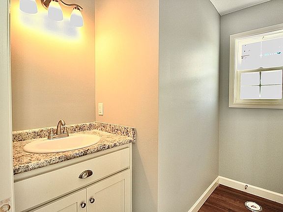 5th image of 1536 San Bernardino Way