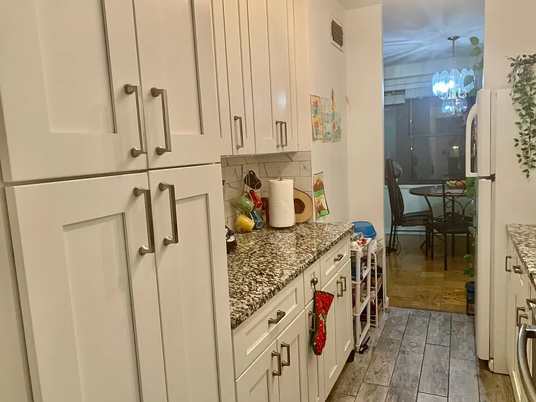 225 Saint Pauls Ave #4L — Photo 9