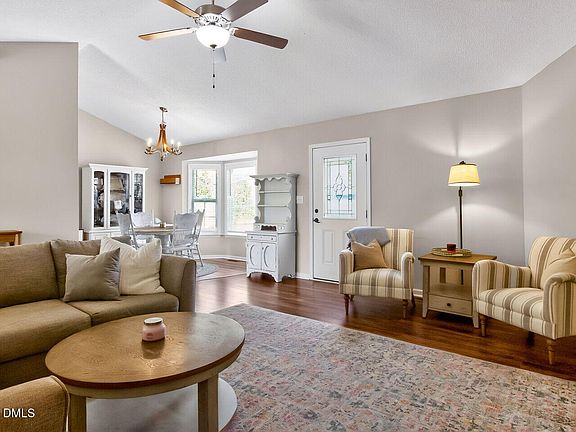 3rd image of 1005 Stonewater Dr