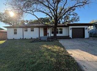 905 Brown Trl, Bedford, TX