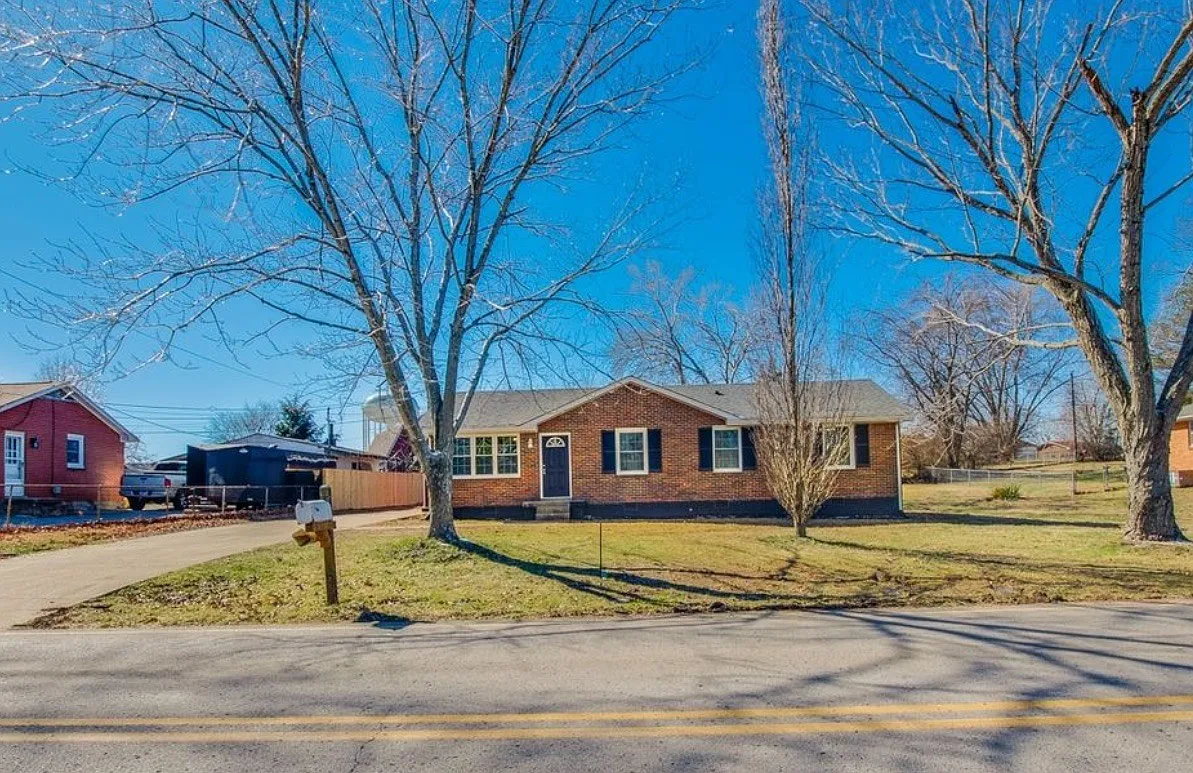 Building Photo - 816 Garrettsburg Rd