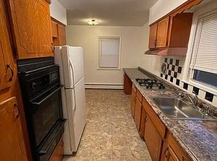 61-51 219th St #C, Oakland Gardens, NY 11364
