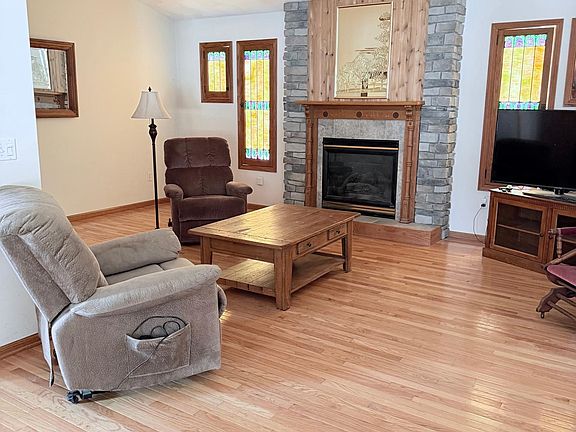 5th image of 203 W Main St
