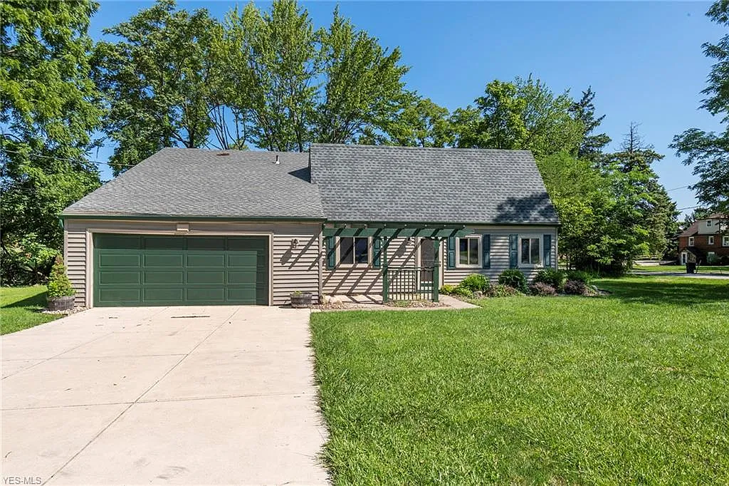 16954 Drake Rd photo 1