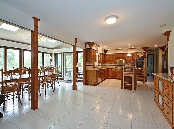 5th image of 8437 Golfview Dr