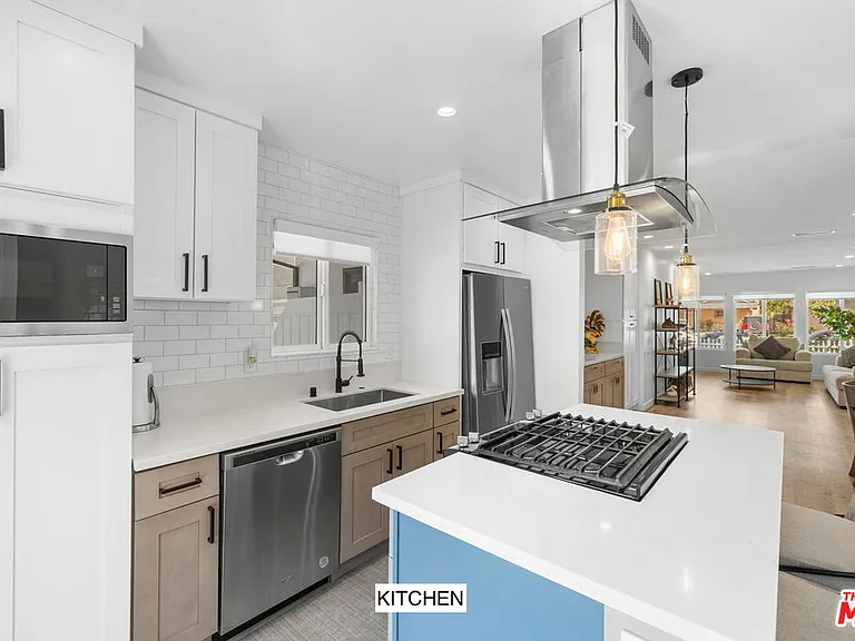 14642 Runnymede St — Photo 14