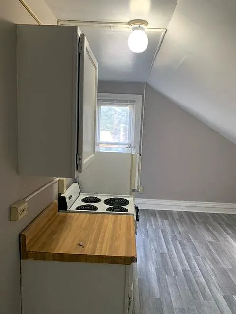 1712 Woodside Ct — Photo 3