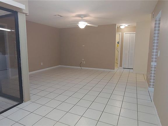 4th image of 1410 SW 50th St APT 4