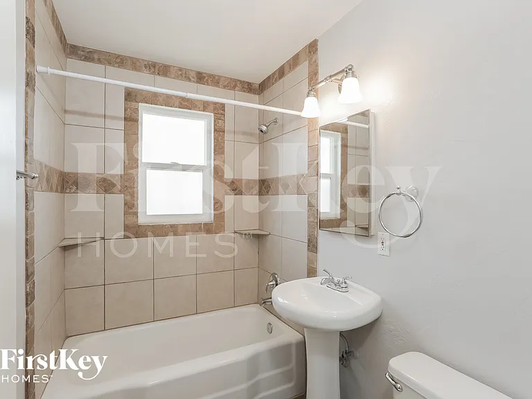 1357 W Sells Dr — Photo 8