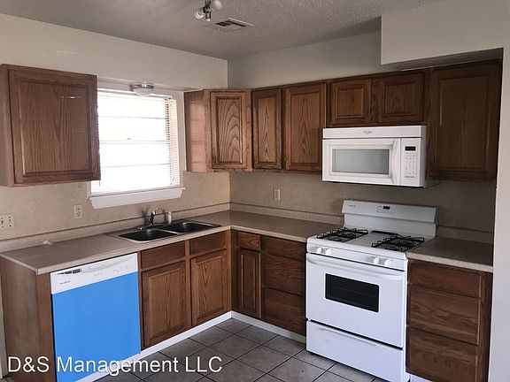 5th image of 133 SW 64th Ter
