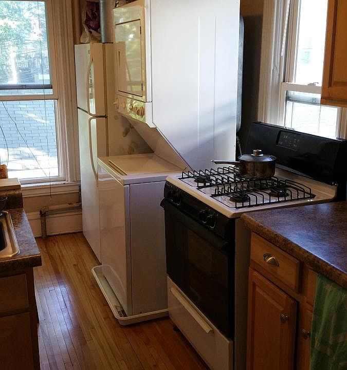 Kitchen / In-unit Washer/Dryer