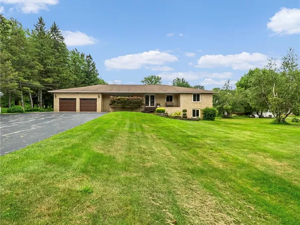 2793 Ridgeway Ave, Rochester, NY 14626