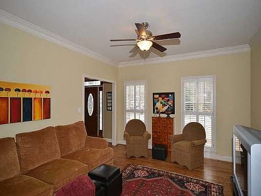5th image of 984 Marbury Ct