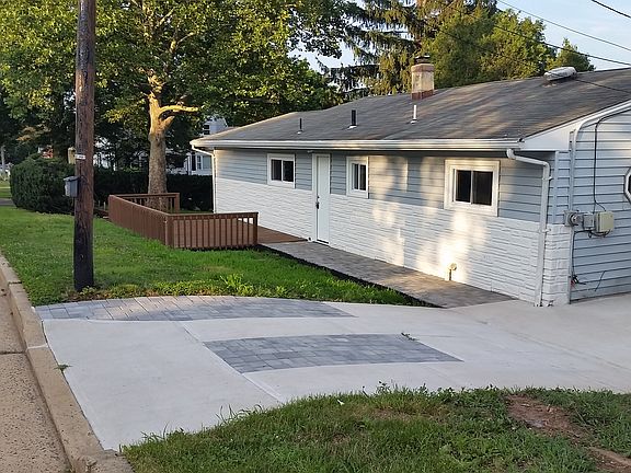 Side yard and side entrance