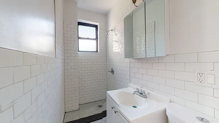 Rented by Bond New York | media 17