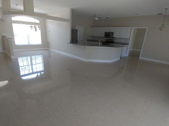 2nd image of 450 SW Holden Terrace