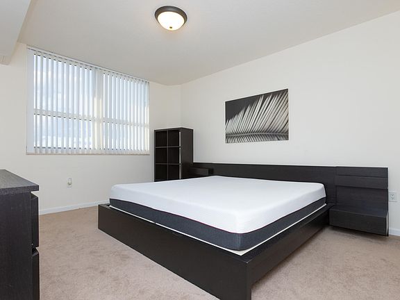 5th image of 19501 W Country Club Drive #2510