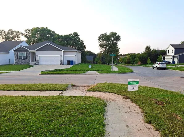 5082 Grandview Ave, Des Moines, IA 50317
