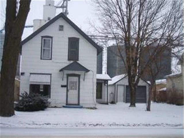 2nd image of 130 Fremont  E