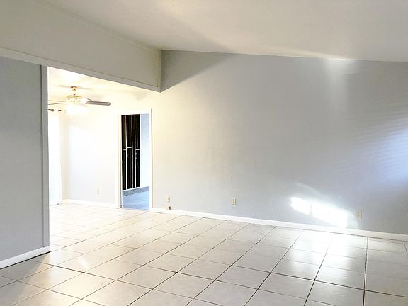 5th image of 487 Jill Cir