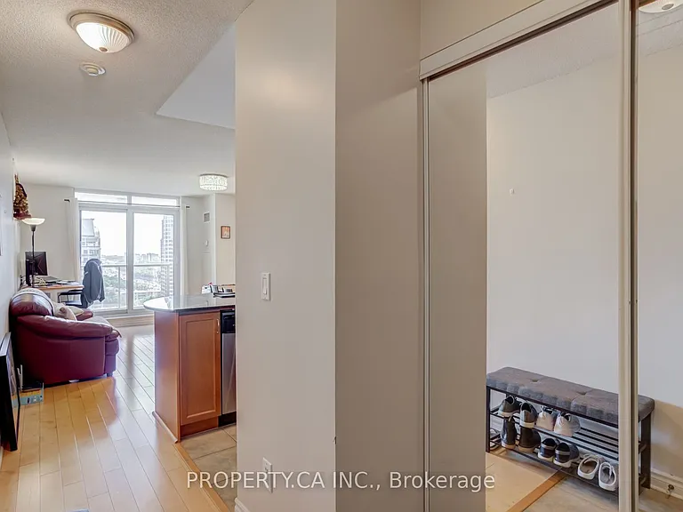 18 Kenaston Gdns #1705 — Photo 8
