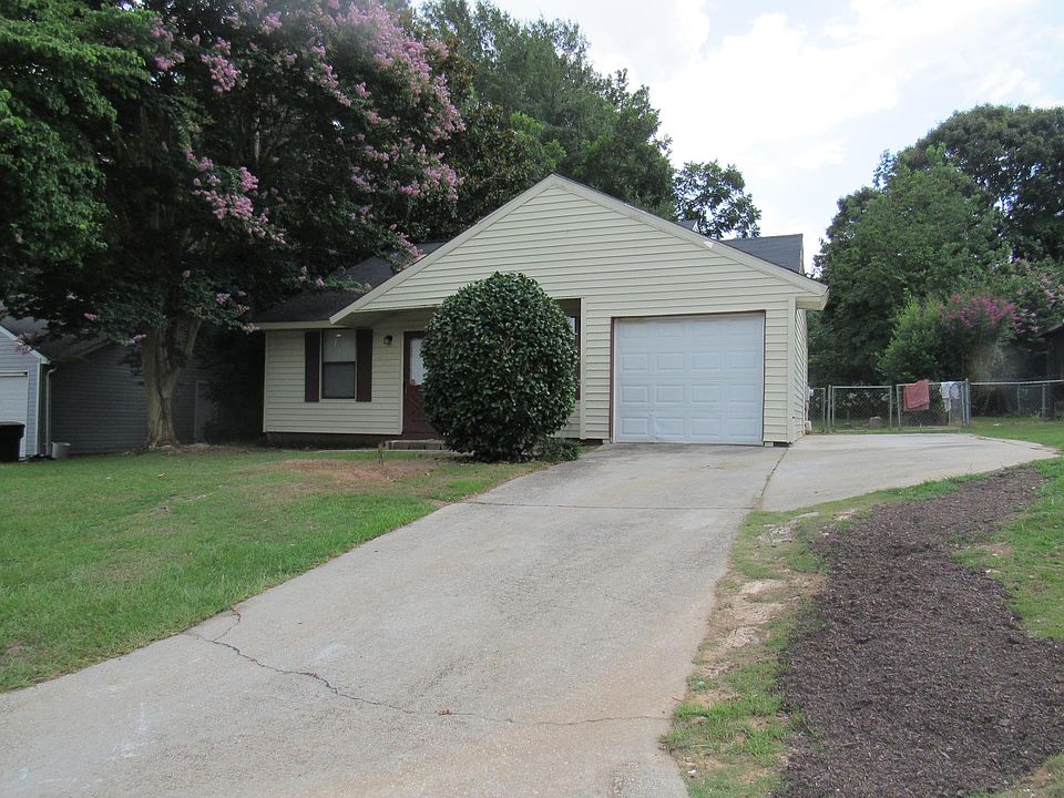 1st image of 3648 Pebble Creek Dr