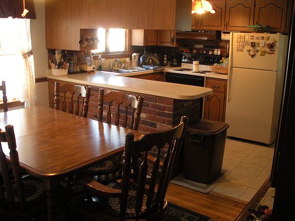 Kitchen/Dining Area