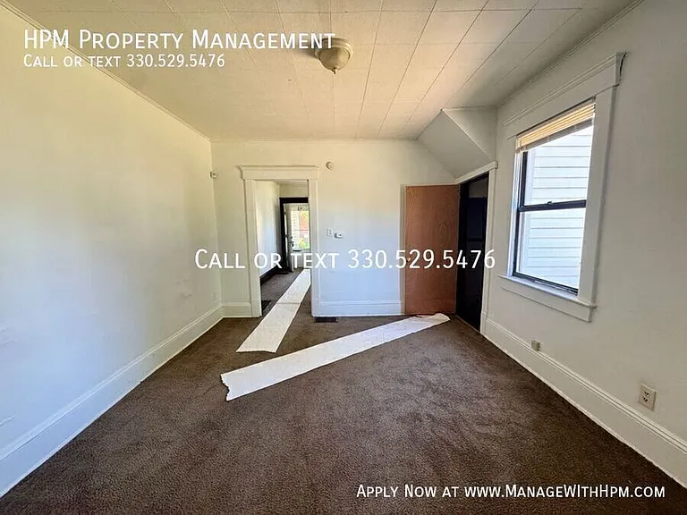 1538 Woodland Ave NW — Photo 3