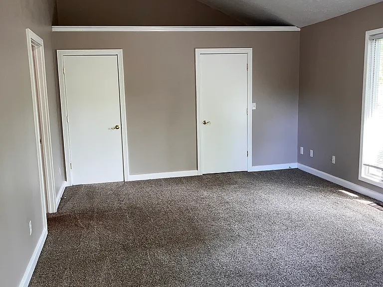 945 Fox Hill Dr #B — Photo 13