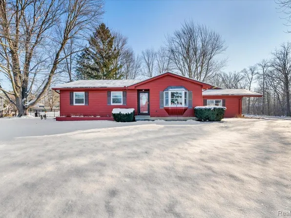 9169 Graytrax Rd, Grand Blanc, MI 48439