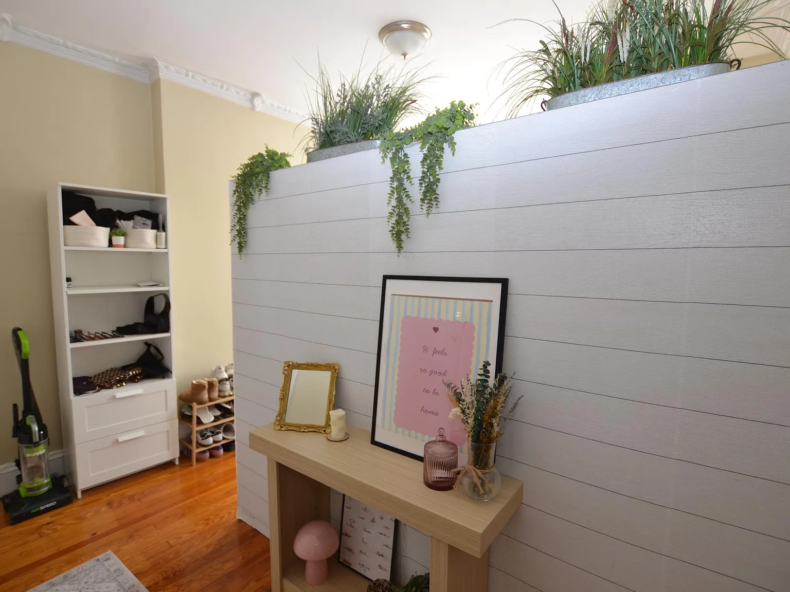 Midtown Garden Street 2 Bedroom plus Den — Photo 1