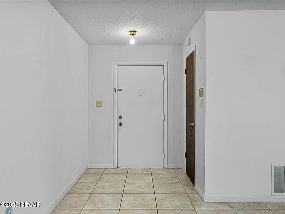 3rd image of 1532 Yvonne St