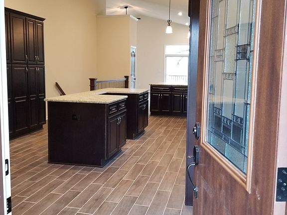 5th image of 418 Fox Isle Dr