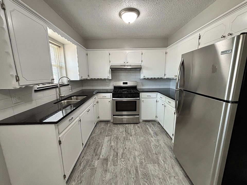 1st image of 301 N University Dr APT 4