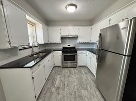 University Apartments - 301 N University Dr, Edmond, OK 73034