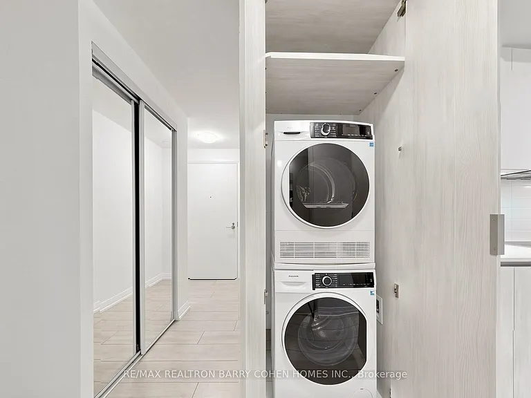 400 King St W #1922 — Photo 40