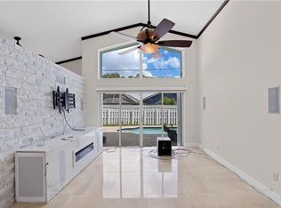 381 Cottonwood Ln, Boca Raton, FL 33487