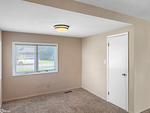 5th image of 608 Douglas Ave