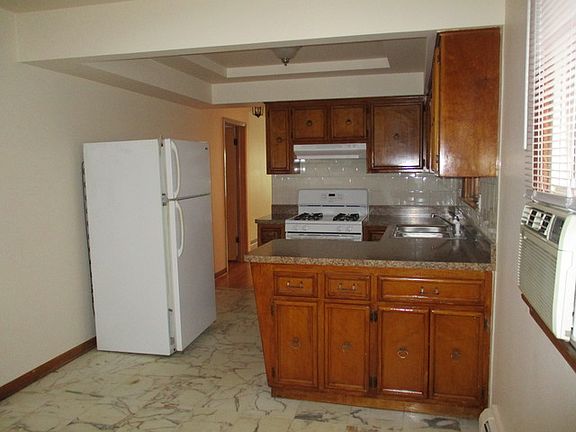 5th image of 4825 W Cornelia Ave