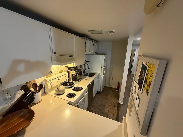 1439 Swann St NW #A — Photo 8