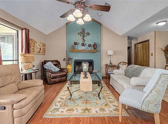 5th image of 320 Verbena Dr