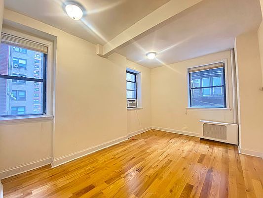 2nd image of 265 W 81st St #4X