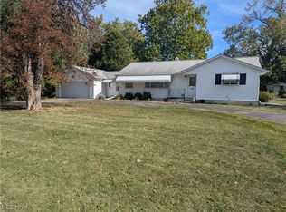 285 Cove Beach Ave, Sheffield Lake, OH 44054