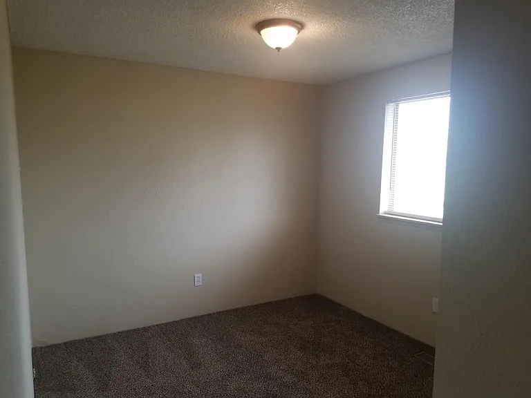 703 Chinook Ct — Photo 7