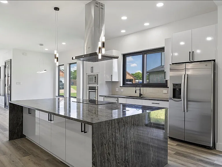 2811 Rodeo Dr — Photo 5