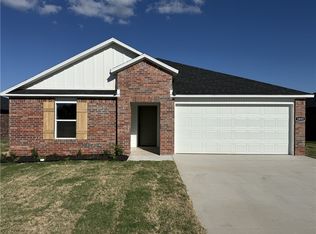 1855 Thelma St, Springdale, AR 72762